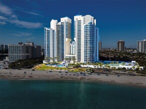 19333 Collins Ave in Sunny Isles Beach, FL - Building Photo - Building Photo