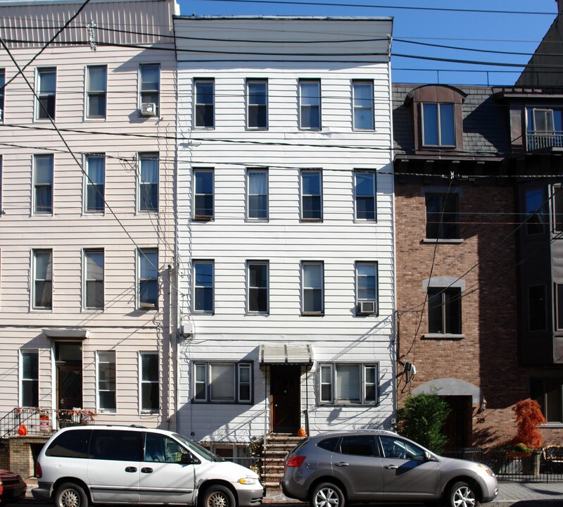 321 Grand St in Hoboken, NJ - Building Photo