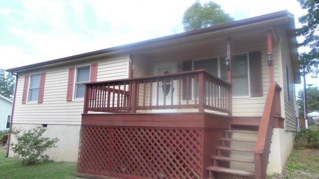 property at 263 E 34th St