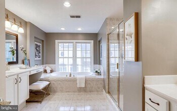 1601 Colonial Hills Dr in McLean, VA - Building Photo - Building Photo