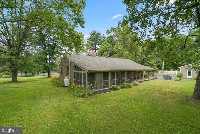 15027 Braddock Rd in Centreville, VA - Building Photo - Building Photo
