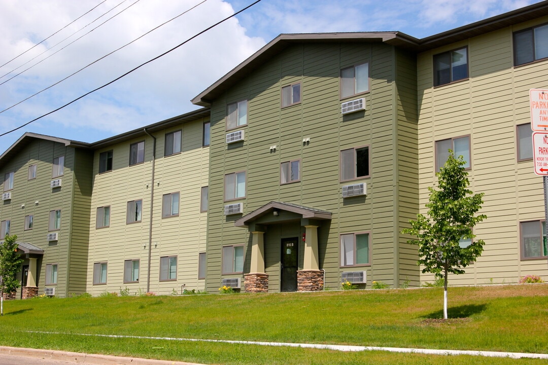 Beaver Suites in Minot, ND - Building Photo