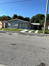 1746 NW 5th St in Miami, FL - Building Photo - Building Photo