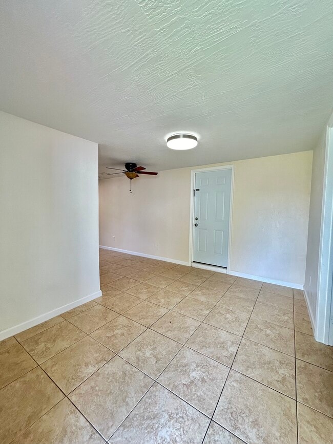 4221 SW 36th St, Unit Back Unit