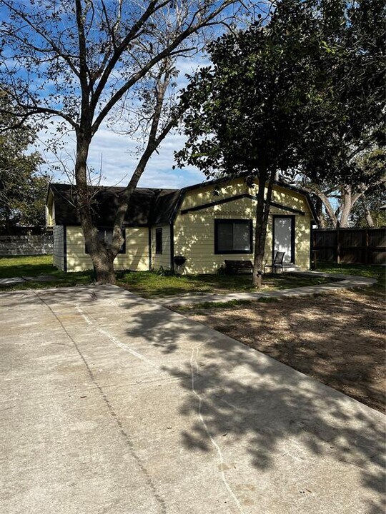 3507 Stonham St in Houston, TX - Building Photo