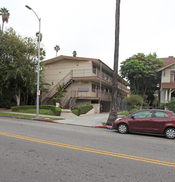 1852 N Wilton Pl in Los Angeles, CA - Building Photo