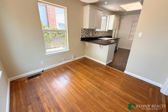 929 Holly St in San Carlos, CA - Building Photo - Building Photo
