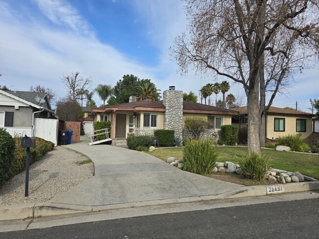 22437 Berdon St in Los Angeles, CA - Building Photo - Building Photo