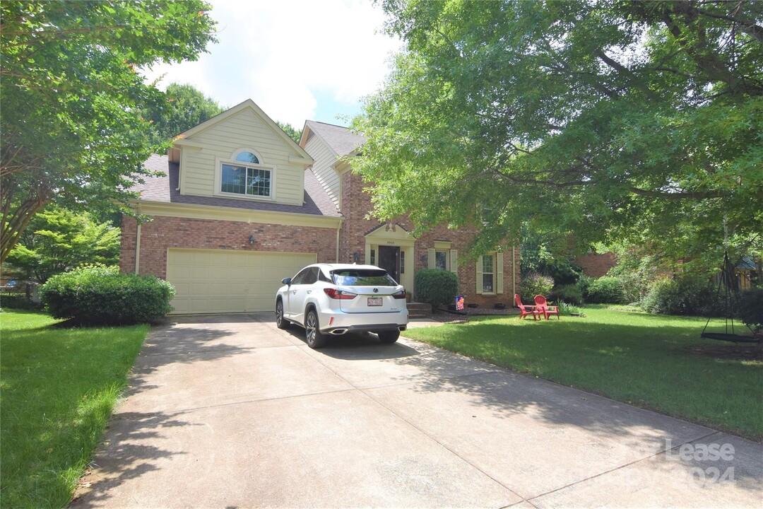 9908 Russet Oak Ln in Charlotte, NC - Building Photo