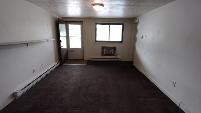 2223 N Water St Ext in Uhrichsville, OH - Building Photo - Building Photo