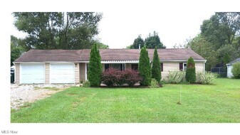 558 Frost Rd in Streetsboro, OH - Building Photo