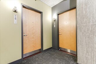 1926 W Burnside St in Portland, OR - Foto de edificio - Building Photo