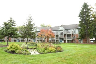 Fox Glen Apartments in Saginaw, MI - Foto de edificio - Building Photo