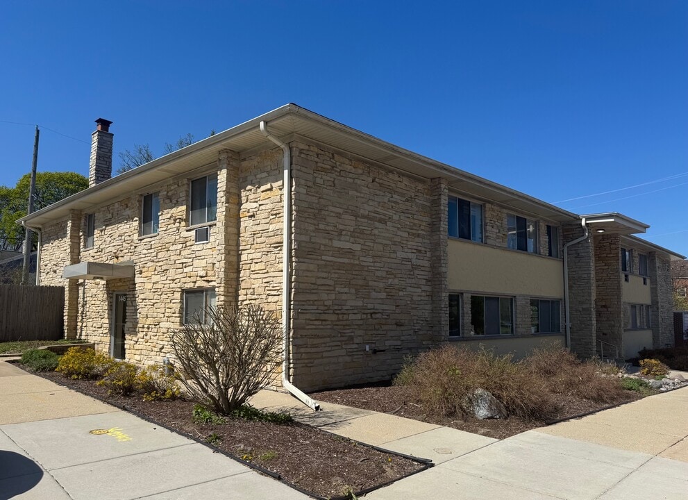 6101 W Vliet St in Wauwatosa, WI - Building Photo
