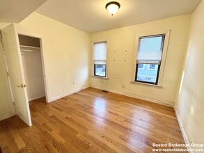 1568 Tremont St, Unit 1 in Boston, MA - Building Photo - Building Photo