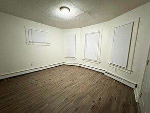 387 Oakland St in Springfield, MA - Building Photo - Building Photo