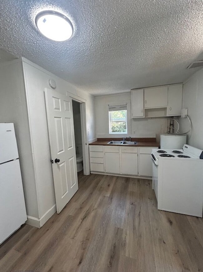 property at 617 N 14th St