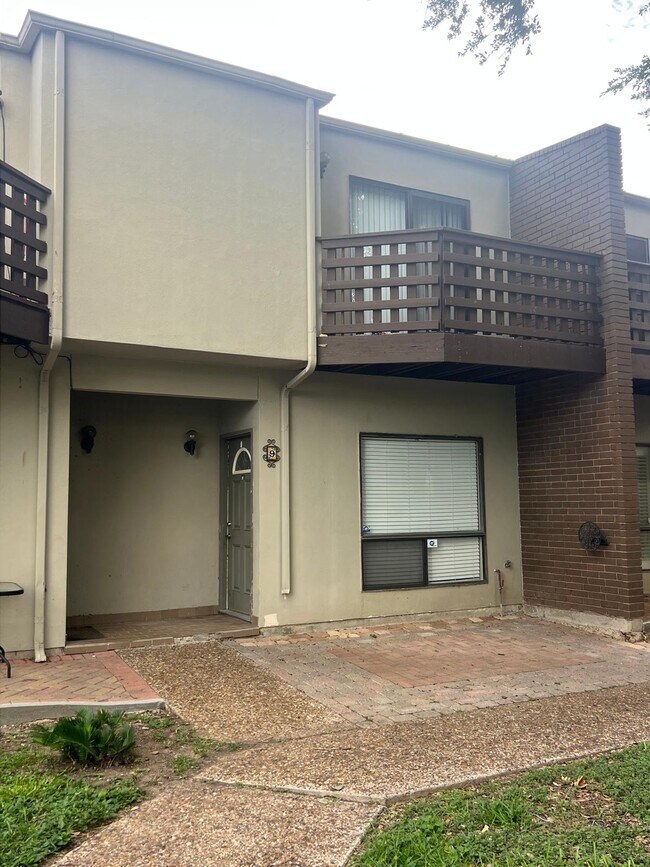 1405 N 15th St, Unit 9 in McAllen, TX - Foto de edificio - Building Photo