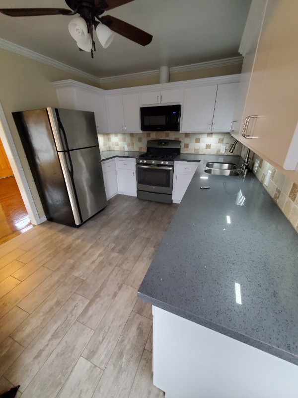 property at 421 N Ditmar St