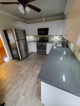 421 N Ditmar St in Oceanside, CA - Foto de edificio - Building Photo