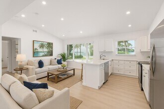 121 S Lake Dr in Lantana, FL - Building Photo - Building Photo