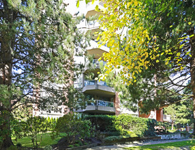 Carlton on the Park in Burnaby, BC - Building Photo - Building Photo