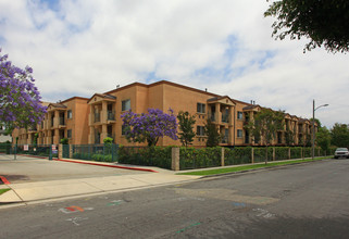 Osage Senior Villas in Inglewood, CA - Building Photo - Building Photo