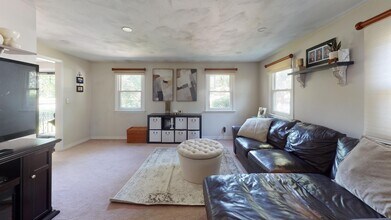 37 Centre St in Natick, MA - Building Photo - Building Photo