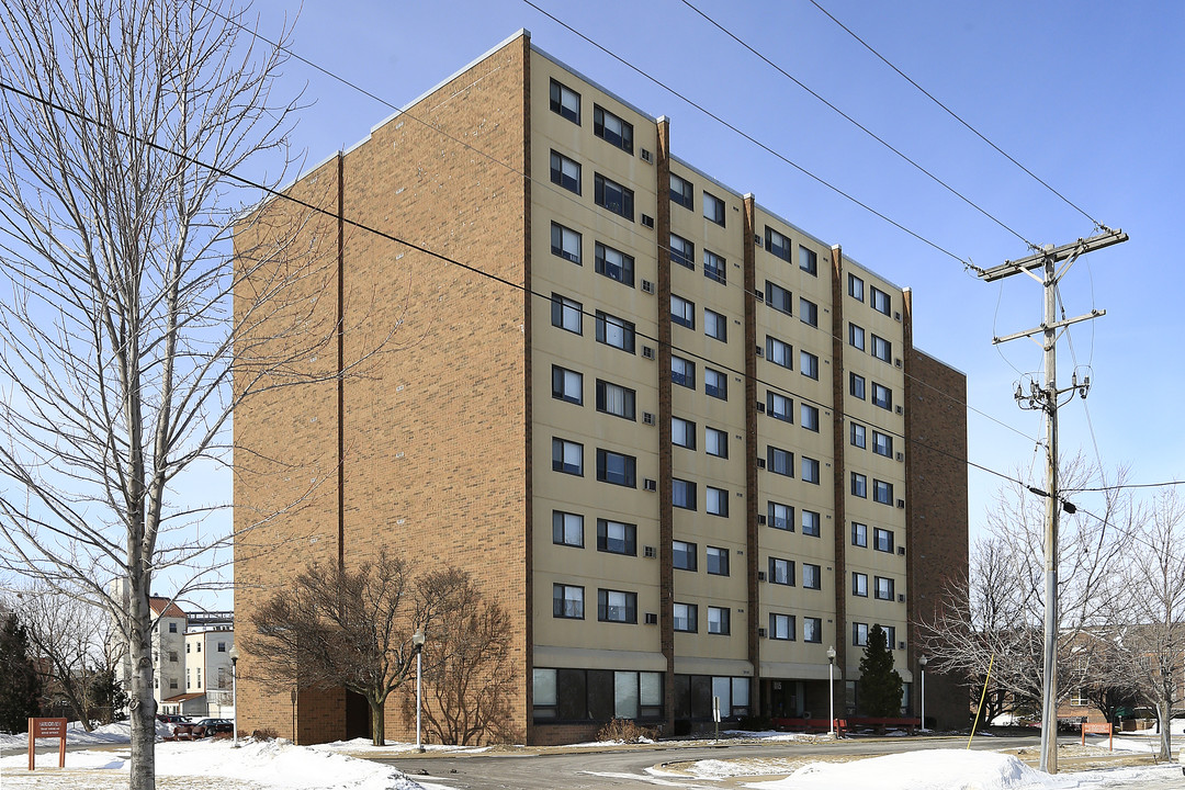 Harborview Apartments in Sandusky, OH - Building Photo