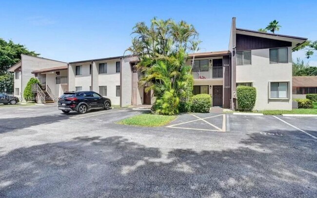 311 W Laurel Dr in Margate, FL - Building Photo - Building Photo