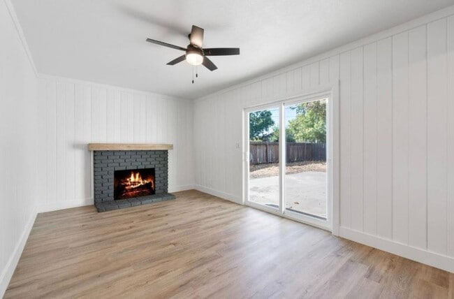 934 W Alamos Ave in Clovis, CA - Building Photo - Building Photo