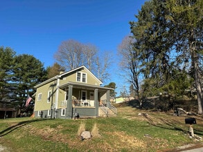 35 Lyle Rd in Wheeling, WV - Building Photo - Building Photo