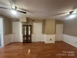 1122 Autumnwood Ln in Charlotte, NC - Building Photo - Building Photo