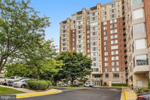 2726 Gallows Rd, Unit 500 in Vienna, VA - Foto de edificio - Building Photo