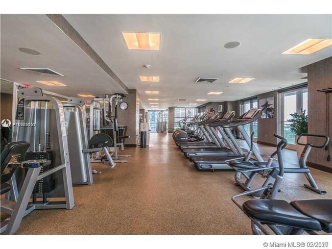 951 Brickell Ave, Unit 2309 in Miami, FL - Building Photo - Building Photo