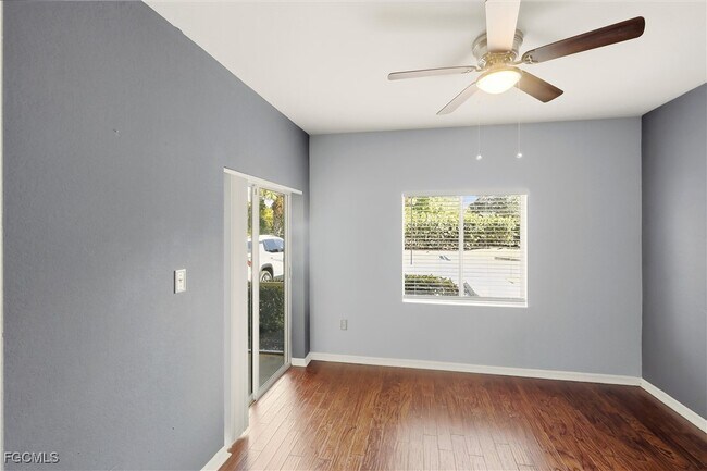 6490 Aragon Way in Ft. Myers, FL - Foto de edificio - Building Photo