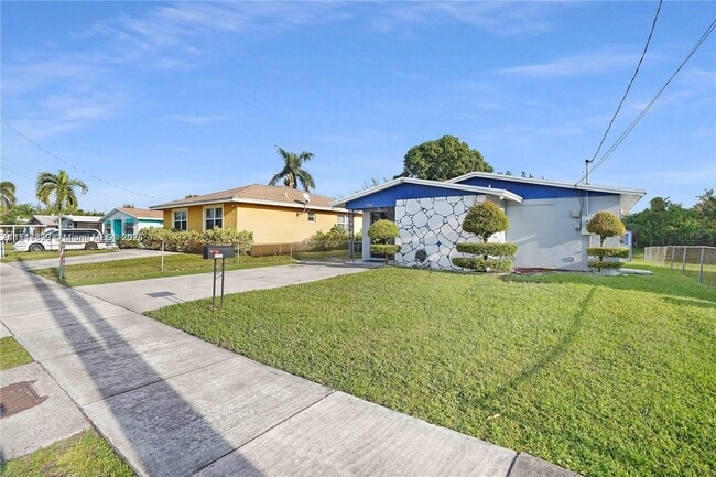 15331 Railroad Dr in Opa Locka, FL - Building Photo - Building Photo