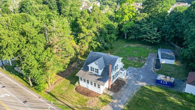 84 E Main St in Hopkinton, MA - Building Photo - Building Photo