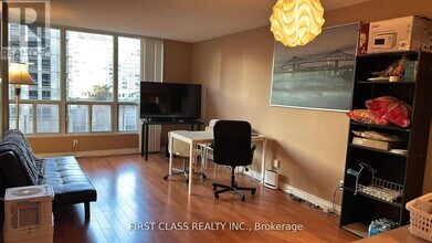 750-750 Bay St. in Toronto, ON - Building Photo - Building Photo