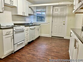 7 Mt Hood Rd in Boston, MA - Building Photo