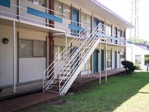 University Crossings in Memphis, TN - Building Photo - Building Photo