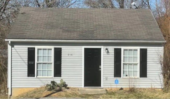 property at 916 Kyle Ave NE