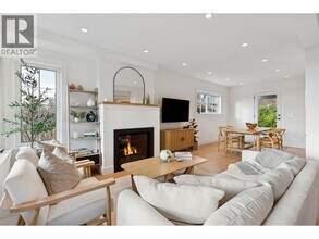 230 28th St E in North Vancouver, BC - Building Photo - Building Photo