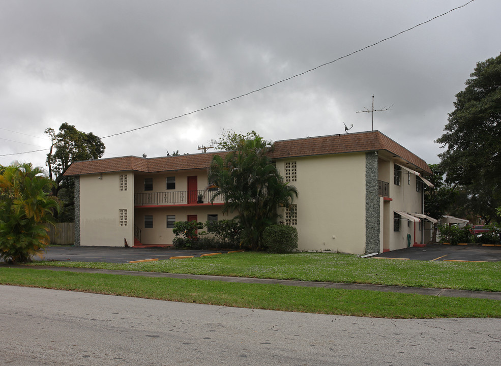 211 NW 61st Ave in Hollywood, FL - Building Photo