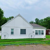48677 Sugarbush Rd in New Baltimore, MI - Building Photo