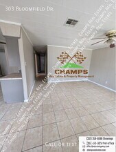 303 Bloomfield Dr in Carencro, LA - Foto de edificio - Building Photo