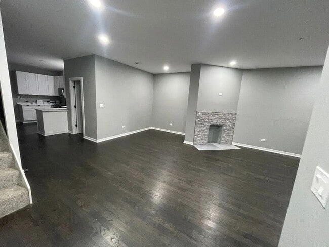 property at 4505 W Congress Pkwy