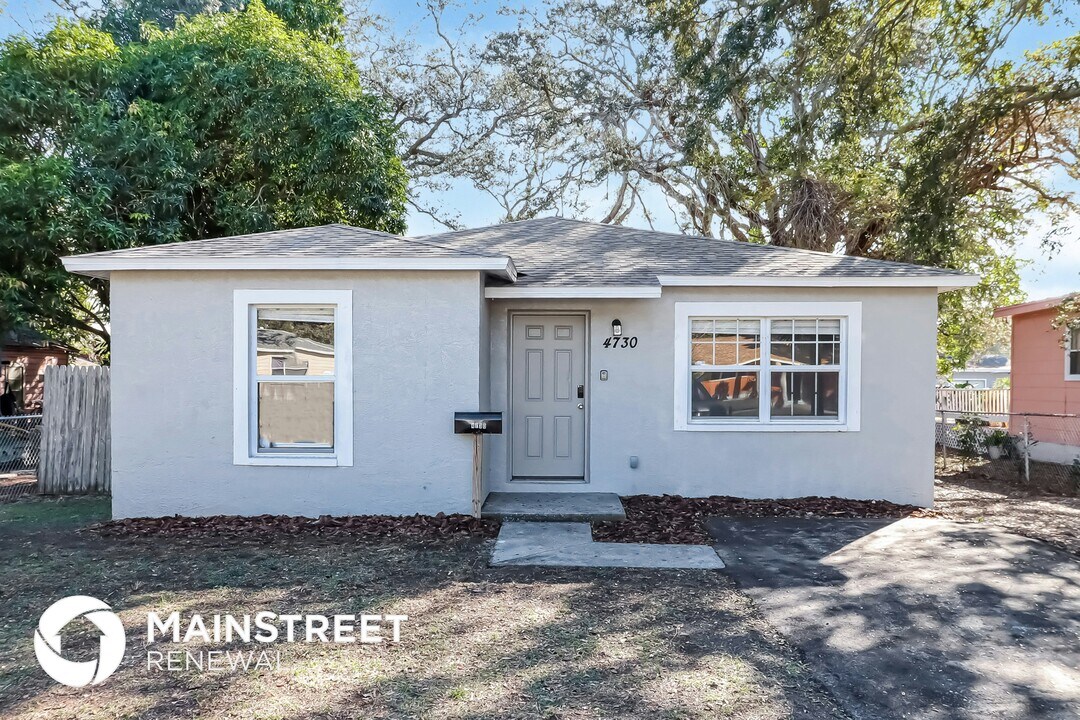 4730 11th Ave S in St. Petersburg, FL - Building Photo