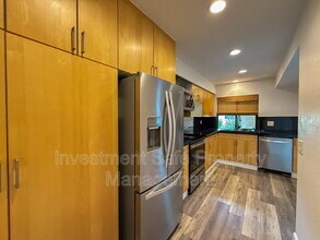 5715 Baltimore Dr in La Mesa, CA - Building Photo - Building Photo