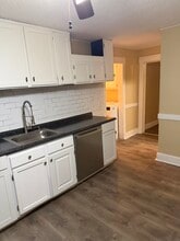 122 Clark St, Unit 1 st floor Alartment in New Britain, CT - Foto de edificio - Building Photo